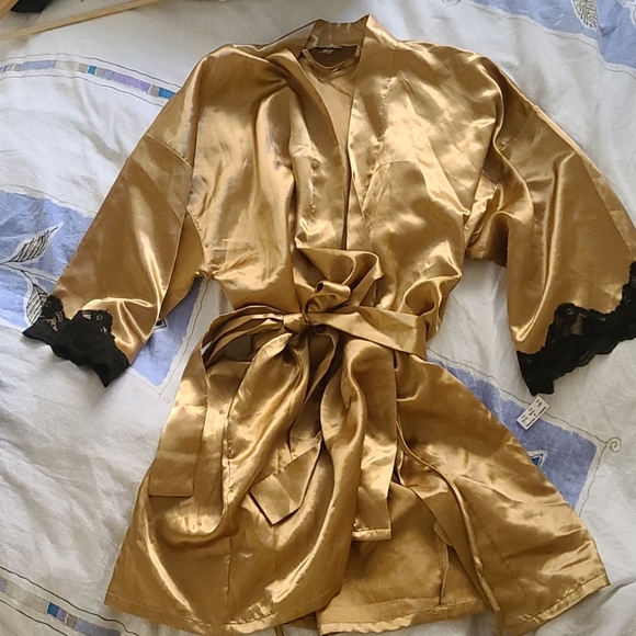 Frederick's of Hollywood Other - Frederick 's of Hollywood Sexy Gold Robe